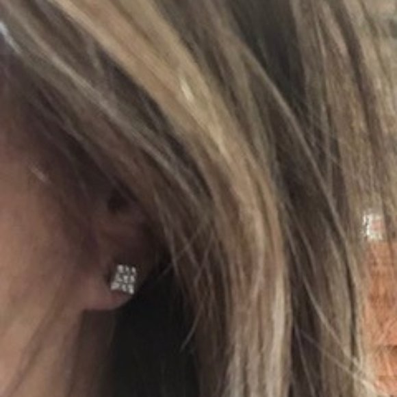 WHITE GOLD PRINCESS CUT DIAMOND EARRINGS - Picture 3 of 6